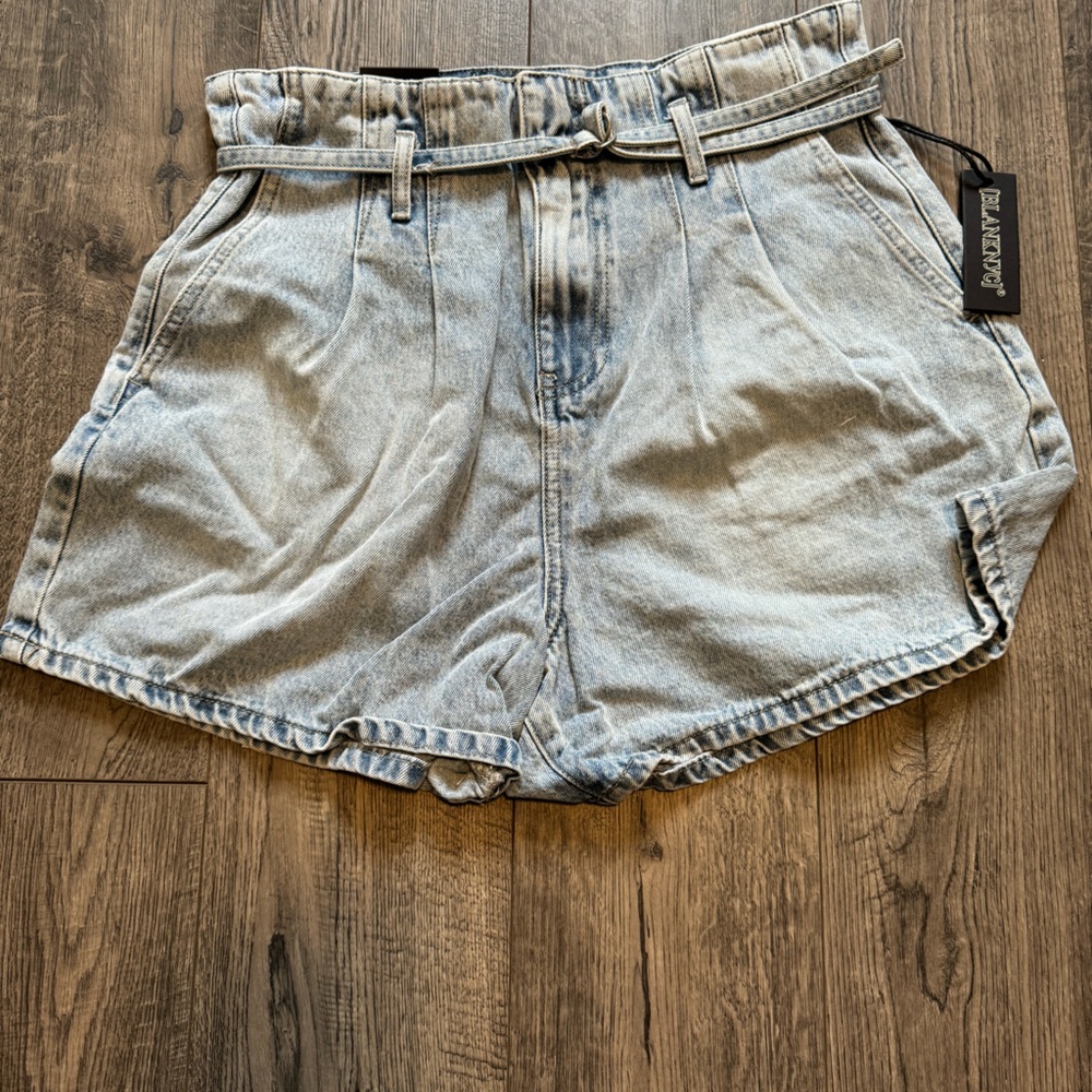 Blank NYC shorts size 29